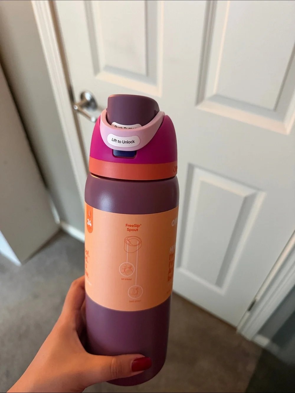 BRAND NEW 32oz pink and purple Owala water bottle!